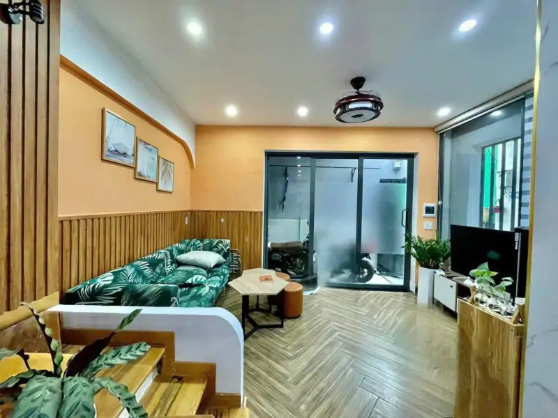 Nhà Đẹp Hoàng Diệu – 2 Tầng, 2Pn, 2 Mặt Kiệt – Ở Ngay Trung Tâm – Giá Siêu Mềm 3.35 Tỷ! - ảnh 1