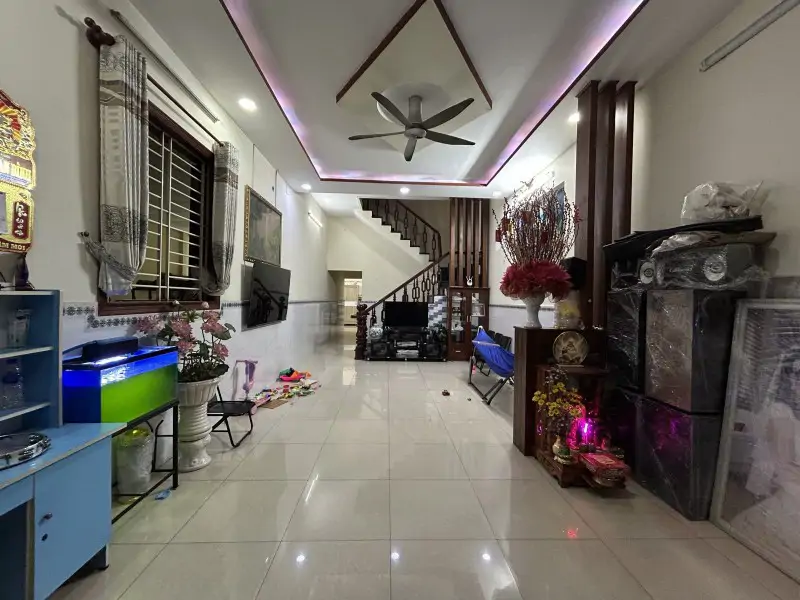 Bán Nhà 2 Tầng Dĩan 176M²,Shr Đường Ô Tô,Ngang Khủng 8.8M,Chỉ 39Tr/m2 - ảnh 1