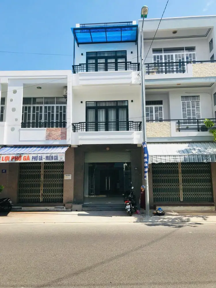 Bán Nhà 3 Tầng Trung Tâm Tp Nha Trang – Mặt Tiền Đẹp – Full Nội Thất - ảnh 1