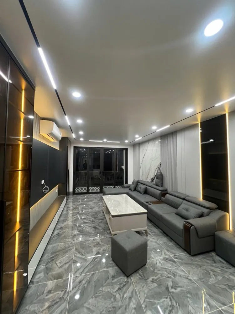 Bán Nhà Ngô Gia Tự ,Oto Đỗ Cửa,Thang Máy,Phân Lô,Đẹp Long Lanh,72M Nhỉnh 13 Tỷ
