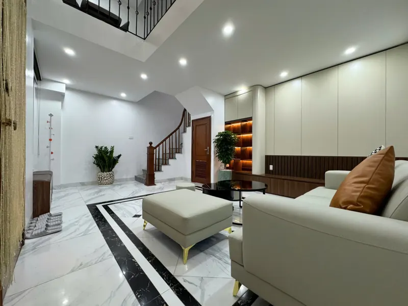 Bán Nhà Ngọc Lâm – Full Nội Thất – 30M² – 6 Tầng – Giá 8.3 Tỷ