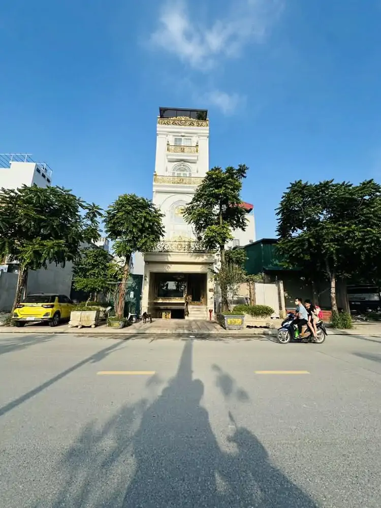 Bán Nhà Mặt Phố Cổ Linh, Vỉa Hè Rộng, View Vườn Hoa, 2 Xe Container Tránh Nhau, Kinh Doanh Văn Phòng - ảnh 1