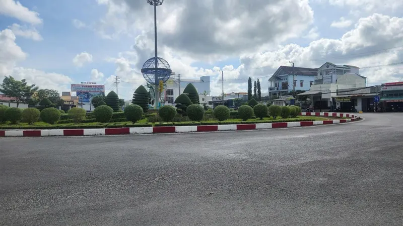 Bá.n Nền Đẹp Mặt Tiền Quốc Lộ 1A – Vị Trí Đắc Địa Ngay Vòng Xoay Hộ Phòng