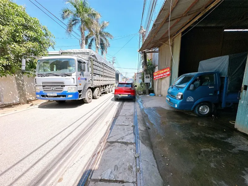 X135 Bán Nhà Xưởng Thuận Tiện Sản Xuất Kết Hợp Kinh Doanh Thương Mại, Đông Đúc Dân Cư