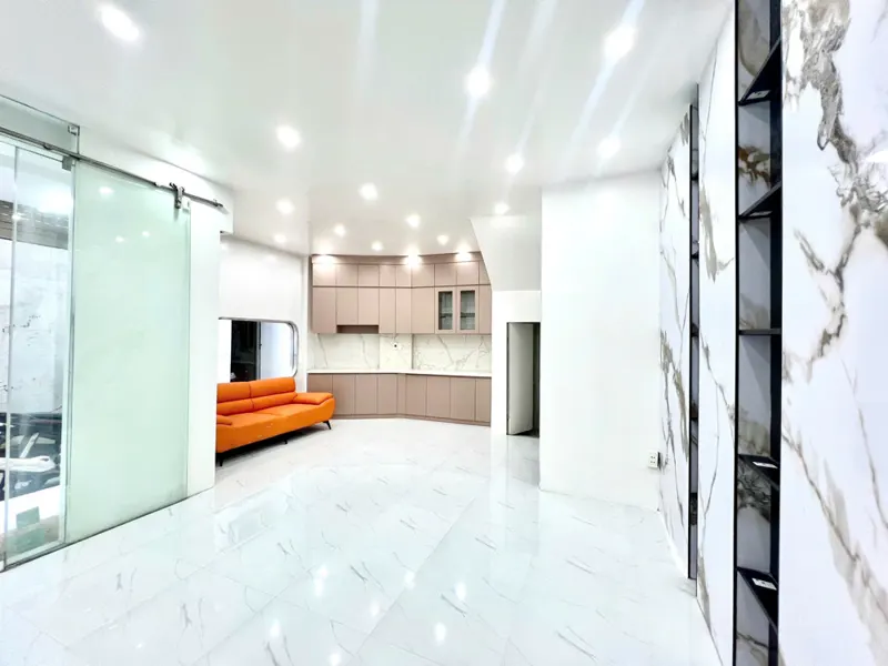 Bán Nhà Lô Góc 3 Mặt Thoáng Phố Lương Khánh Thiện – Nhà 5 Tầng, Đang Cho Thuê Spa 25 Triệu/tháng
