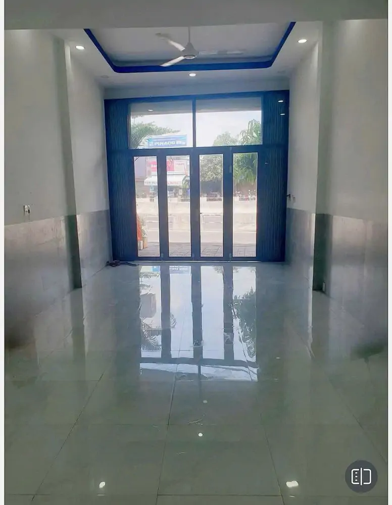 Bán Nhà 2 Tầng Kinh Doanh Mặt Tiền Đường Nguyễn Tất Thành - ảnh 1