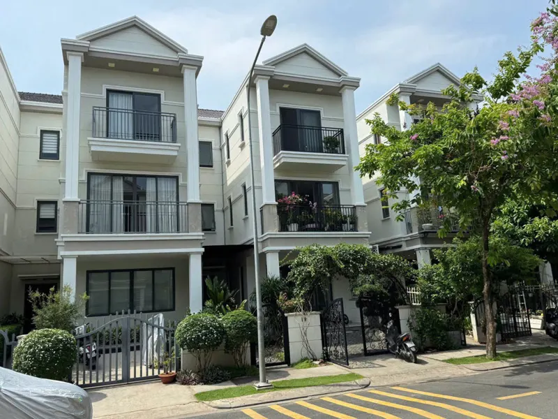 Bán Nhà Phố Liền Kề Trệt 3 Lầu Giá Cực Tốt - Khu Compound Bảo Vệ 24\24 Full Nội Thất