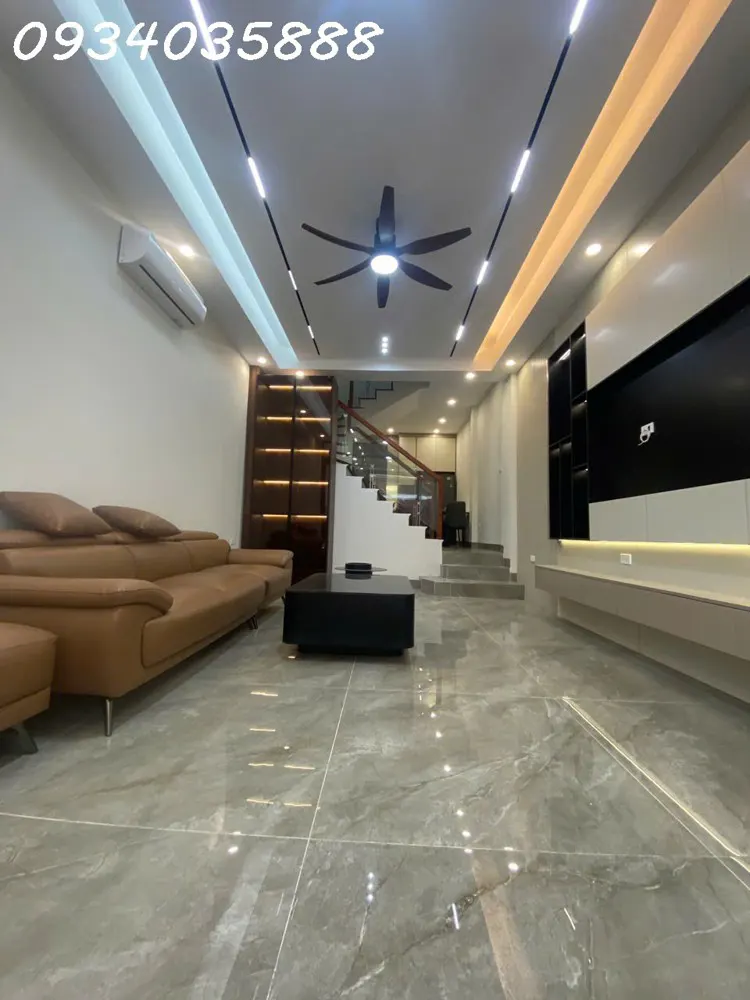 Ngọc Thụy – Nhà Đẹp Full Nội Thất – Ô Tô Đỗ Cửa – Gần Đường 17M