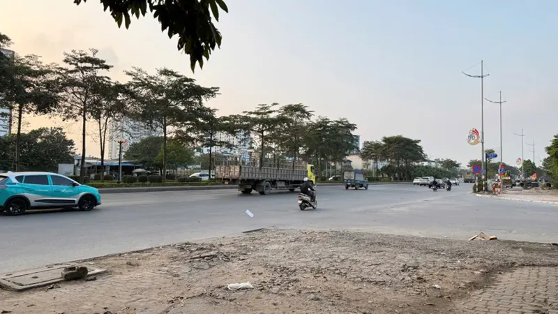 Nhà Mặt Phố Lý Sơn- Kinh Doanh Đỉnh 7 Tầng 55M2 X 27.5 Tỷ.long Biên - Hà Nội