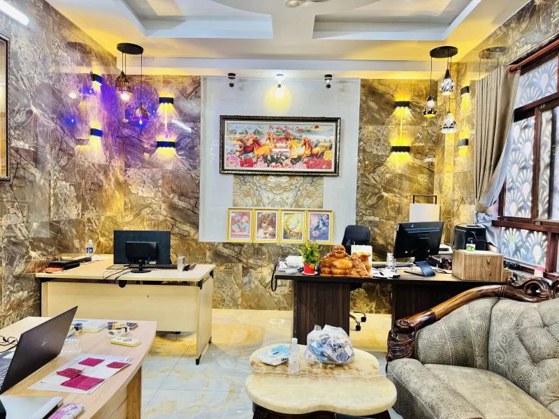 Bán Biệt Thự Triệu Đô Linh Đông Thủ Đức - 450M² - Ngang 18M - 5 Tầng Có Thang Máy - Giá 33 Tỷ