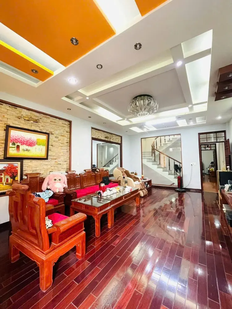 Bán Nhà Mặt Phố Lê Đại Hành - 4 Tầng Và Giá 10,X Tỷ, Còn Mới Kinh Daonh Và Ở Tốt, Gần Ngã 4 Lê Quý