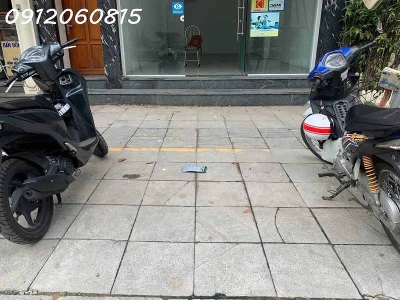 Nguyễn Du Tọa Độ 'Địa Linh' Cho Showroom Đồng Hồ Cao Cấp