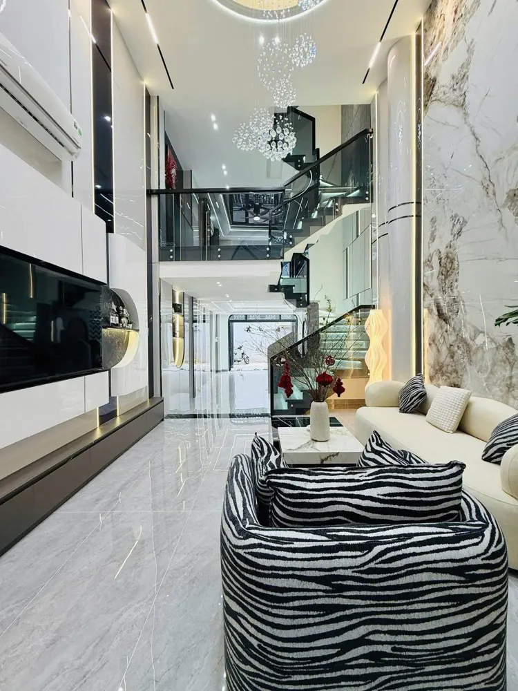 Siêu Phẩm 5 Tầng Luxury - Gara Oto - Sẵn Nội Thất Tiền Tỷ - Quang Trung - Chỉ 8.X Tỷ Nhỏ Xíu