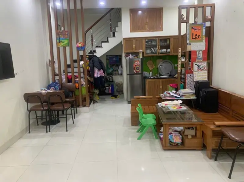Bán Nhà 43M2 3Tầng Giá Hơn 5 Tỷ Ô Tô Đỗ Cửa Tiện Ích Bạt Ngàn - ảnh 1