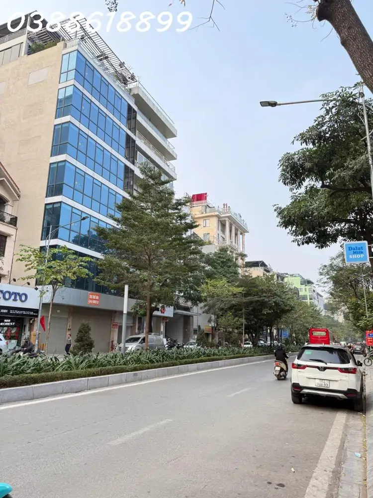 Bán Tòa Văn Phòng Mặt Phố Lạc Long Quân - 6 Tầng Thông Sàn - Mặt Tiền Rộng 8M - Vỉa Hè Đá Bóng