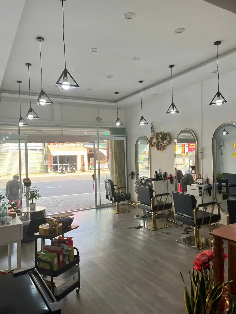 Cho Thuê Hoặc Sang Tiệm Tóc Có Phòng Ở Lại Tại Lâm Đồng