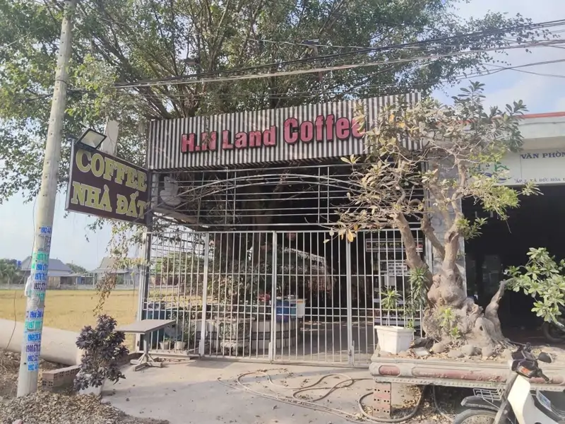 Hot Hot Hot ! Chính Chủ Cần Bán Căn Nhà Liền Quán Cà Phê Sân Vườn Xã Đức Hòa Đông, Đức Hòa, Long An