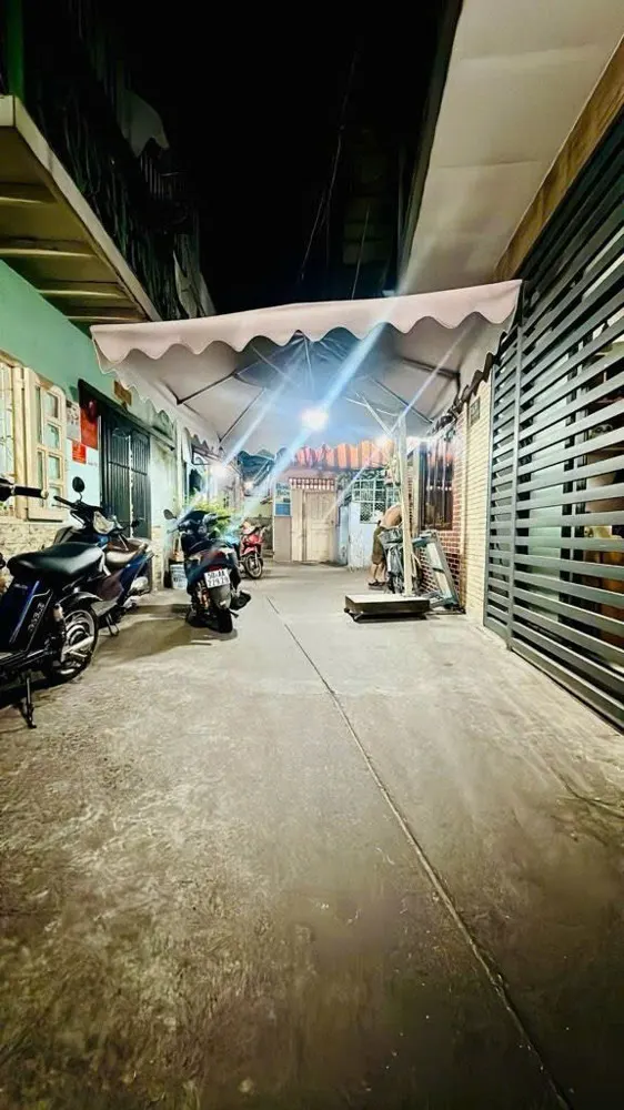 Bán Nhà Sát Mặt Tiền Trung Tâm Q4 Ngang 4 Dài 5 Đúc Bt Có 2Đ