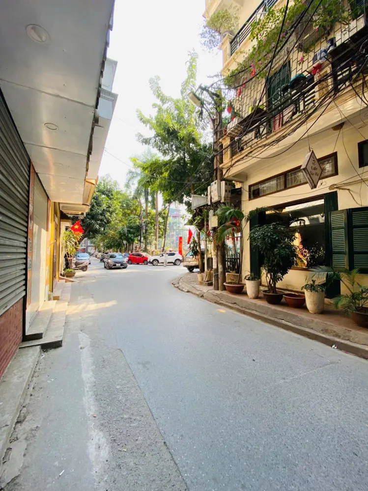 Nhà Cầu Giấy - Đẹp Mê Ly - Ô Tô Đỗ Cửa - Thang Máy Xịn - Kiến Trúc Hiện Đại, Ở Là Mê Ngay
