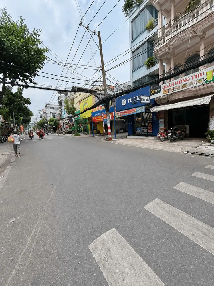 Bán Nhà Mặt Tiền Đúc 5 Tấm Có 9 Đ Cạnh Q1