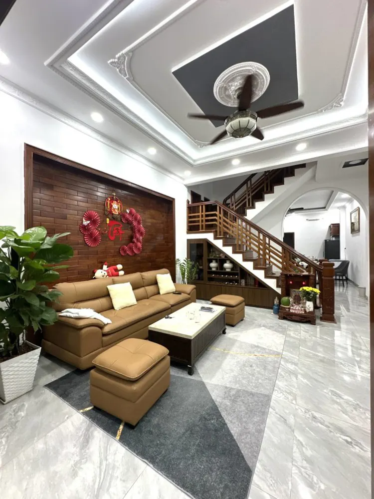 Bán Nhà Đường Số 11, Hiệp Bình Phước, Thủ Đức, Tp Hcm. Dt 117M2, 3 Tầng, Sổ Hồng. Giá 14.3 Tỷ