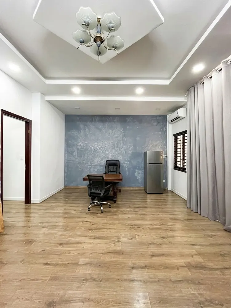 T2358* Cần Mua Nhà Sát Đại Học Công Nghiệp 4?