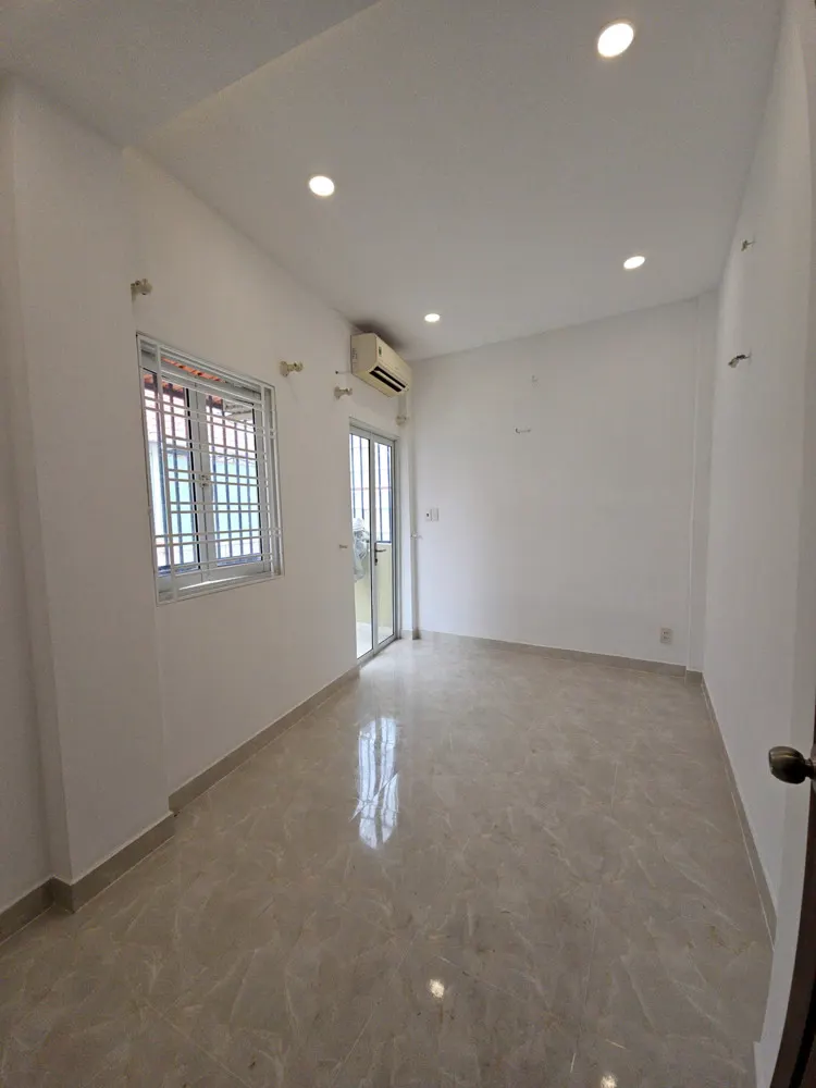 Bán Nhà Sát Mặt Tiền Lại Cạnh Q1 Trung Tâm Q4ngang 8 Diện Tích Sd 100M2đúc Bê Tông 4 Tấm Có