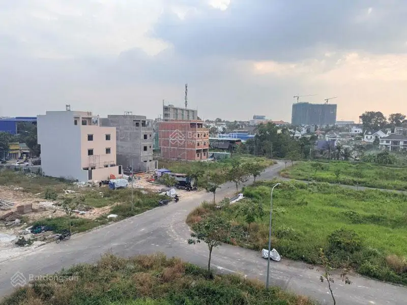Lô Góc Sát Trường Đại Học, Khu Công Nghệ Cao Và Bệnh Viện Chỉ 100M. Giá Thương Lượng Với Chủ