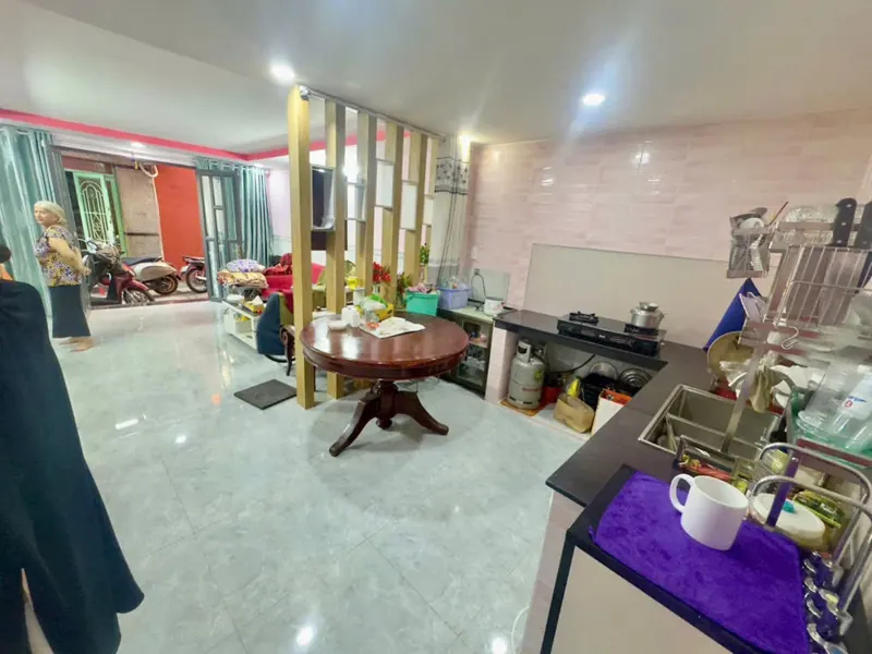 Bán Nhà Ngang 4 X10 Đúc Bt Q4 Chỉ 3Đ
