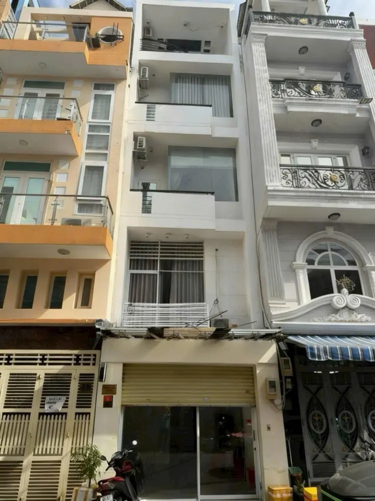 Bán Nhà Mặt Tiền Kinh Doanh Khánh Hội Ngang 4 Dài 10 Dúc Bê Tông