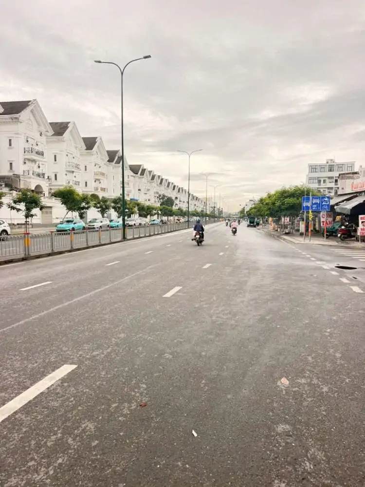 Bán Nhà 2 Mặt Tiền Dương Quảng Hàm - Giao Nguyễn Thái Sơn, 5X28m, 3 Tầng, Sổ A4, 31,8 Tỷ - ảnh 1