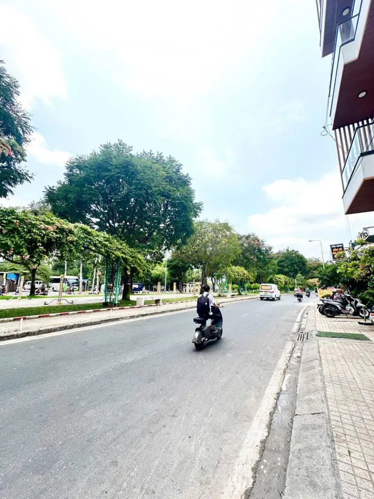 Nhà To Nhà Bé Miễn Đẹp Là Được2p Qua Tân Phú,2 Tầng,2Pn,Tặng Nội Thất. Giá Nhỉnh 5 Tỷ
