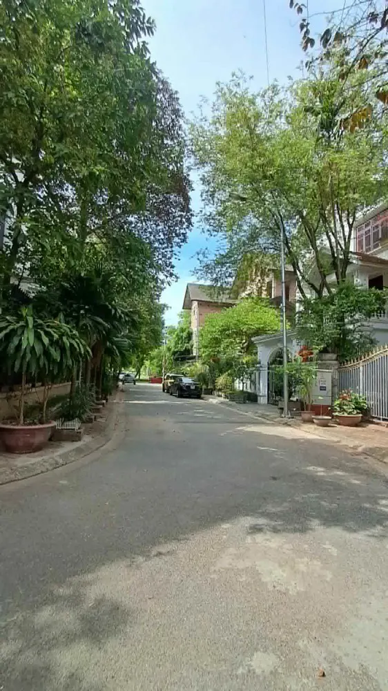 Bán Biệt Thự Sài Đồng 200M2- 3 Tầng Thô- Lô Góc Vỉa Hè Rộng- 4X Tỷ
