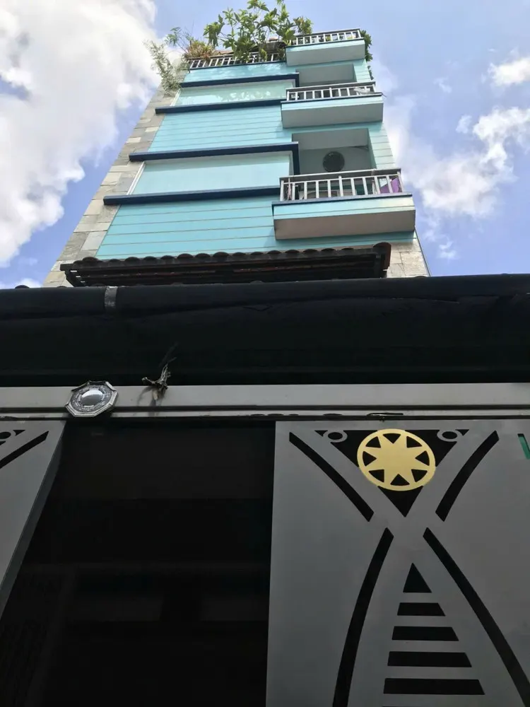 Bán Nhà Ngang 5.8 X 8.5 Đúc 5 Tấm Có 3 Đ