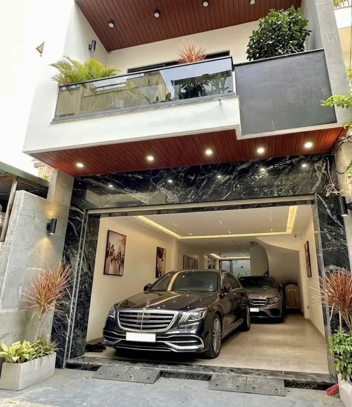 Bán Nhà Việt Hưng 110M2- 7 Tầng Thang Máy- Gara 3 Ô Tô- 23.X Tỷ