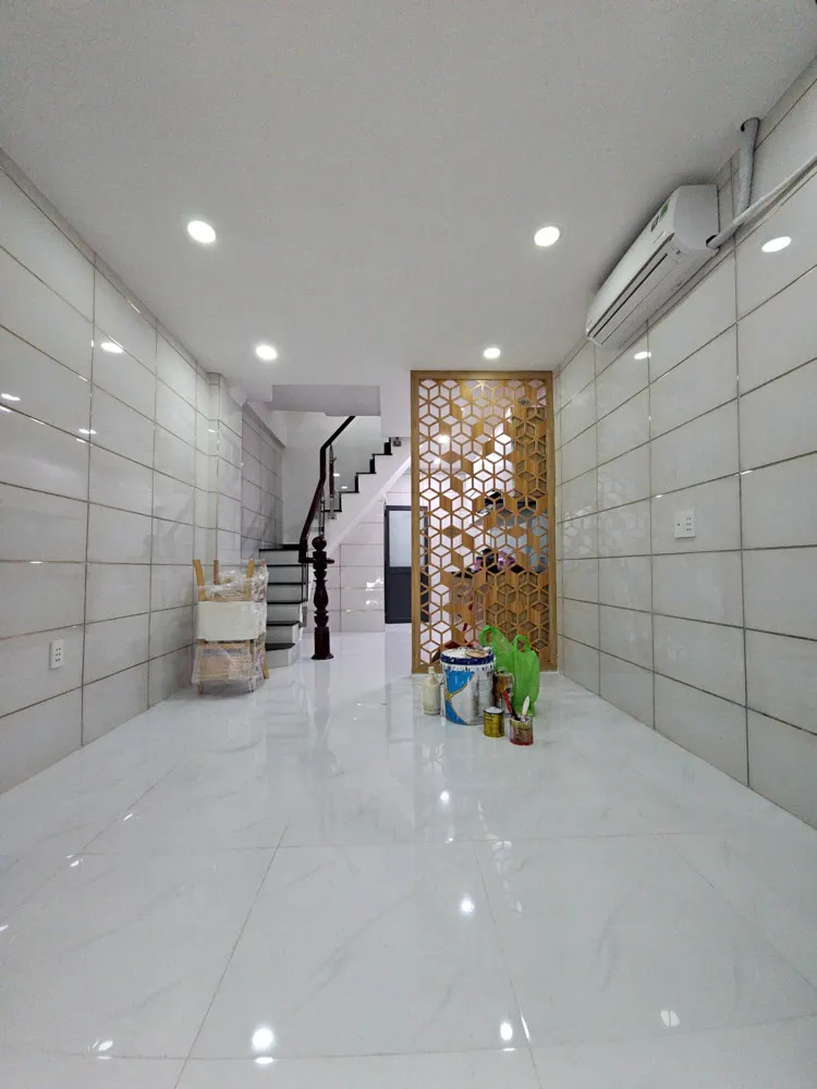 Bán Nhà Ngay Sát Mặt Tiền Trung Tâm Q4 Cạnh Q1 Q2 Tiện Kinh Doanh Và Ở Xây Đúc Bê Tông 4 Tấm