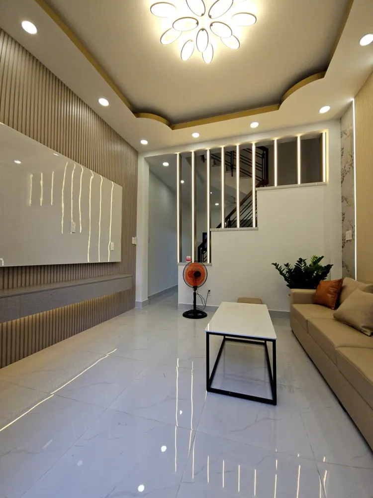Sát Mặt Tiền Trung Tâm Q7ngang 4 Dài 9Đúc Xây Dựng Mới
