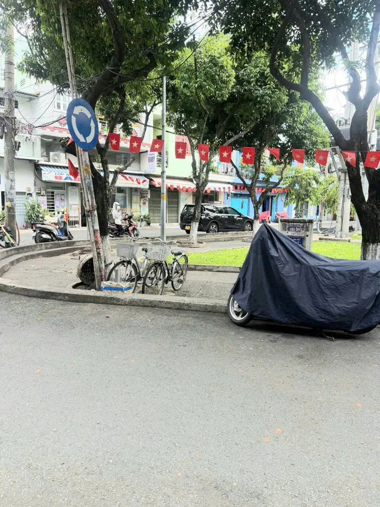 Bán Nhà Mặt Tiền Kinh Doanh Cạnh Q1 Ngang 4 Dài 10 Đúc 5 Tấm Dòng Tiền Thuê 30 Triệu