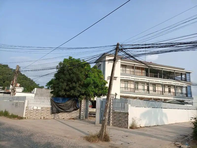 Bán Lô Đất Diện Tích Lớn 3 Mặt Tiền Đường Ngô Đến Nha Trang, Tặng Nhà Biệt Thự 3 Tầng
