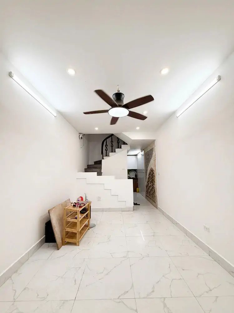 Chính Chủ Cho Thuê Nhà 5 Tầng,7 Ngủ,4 Vệ Sinh, Đủ Đồ Cơ Bản Ngõ Thịnh Quang,Đống Đa - ảnh 1