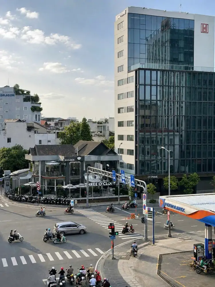 Mặt Tiền Huỳnh Văn Bánh – Ngay Trục Nguyễn Văn Trỗi 5 Tầng Thu Nhập Sẵn 36 Triệu/tháng Giá 11.1