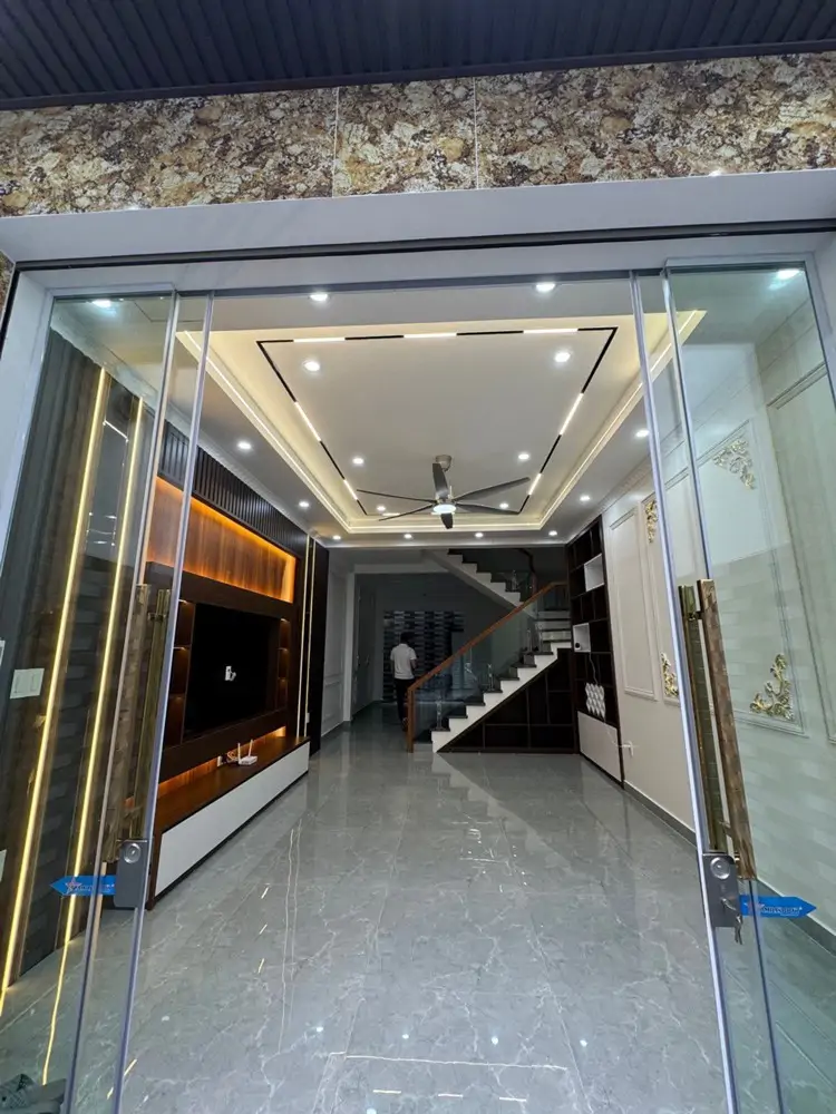 Nhà Đẹp Miếu Hai Xã 80,5M2 - Sân Cổng Rộng 15M