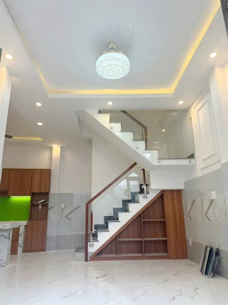 Nhà 2 Lầu Nh6.5m Ngay Chợ Ba Đình 5P Qua Q1,5 P10q8 P.chánh Hưng