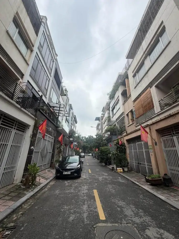 Long Biên – Gara 4 Ô Tô – 5 Tầng Thang Máy – Full Nội Thất Cao Cấp – 79,8M² – Mt 6,1M – 248Tr/m²