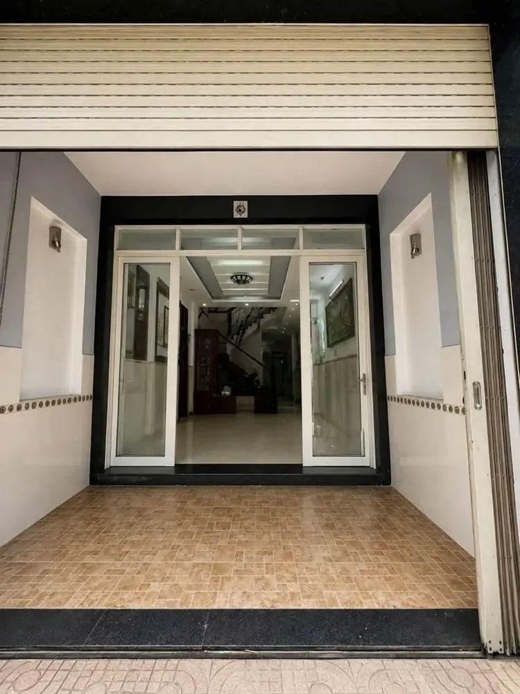 Bán Nhà Gần Lạc Long Quân 70M2, 4 Tầng Btct, 4 Phòng Ngủ, Giá 8.3 Tỷ