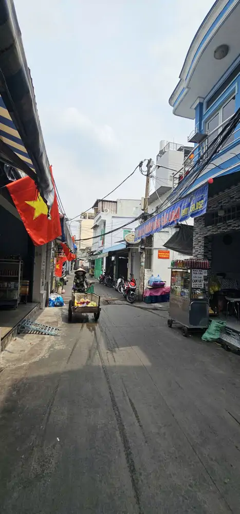 Sát Mặt Tiền Xe Hơi Vf5 Q4 Nhà Mới Xây Ngang 5 Dài 6.9 M Có 3 Đ