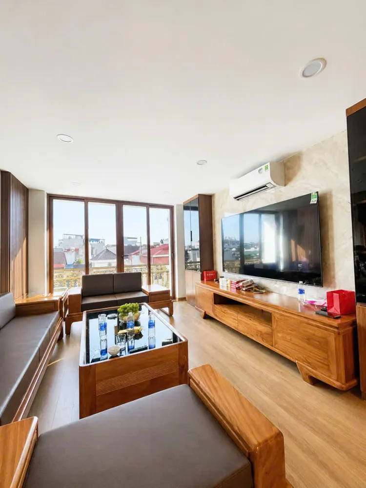 Phố Trạm – Lô Góc 7 Tầng – Ngõ Xe 7 Chỗ Thông – Giá 17,X Tỷ Hàng Hiếm Phố Trạm – Lô