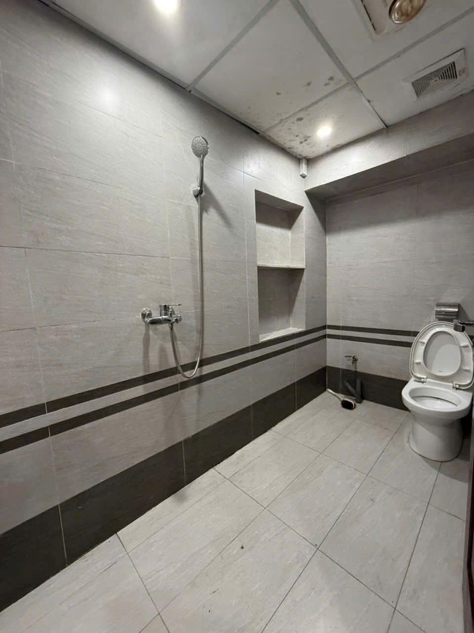 Bán Căn Hộ Tập Thể Quân Đội Hoàng Quốc Việt - 49.4m² - Giá 4.65 Tỷ
