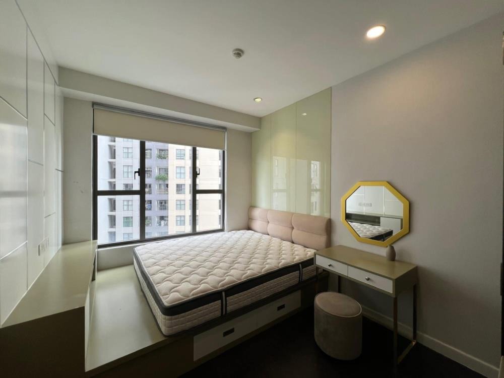 Căn Hộ 2PN, Nội Thất Cao Cấp, Vị Trí Đắc Địa Gần Sân Bay - Giá 1.56 Tỷ