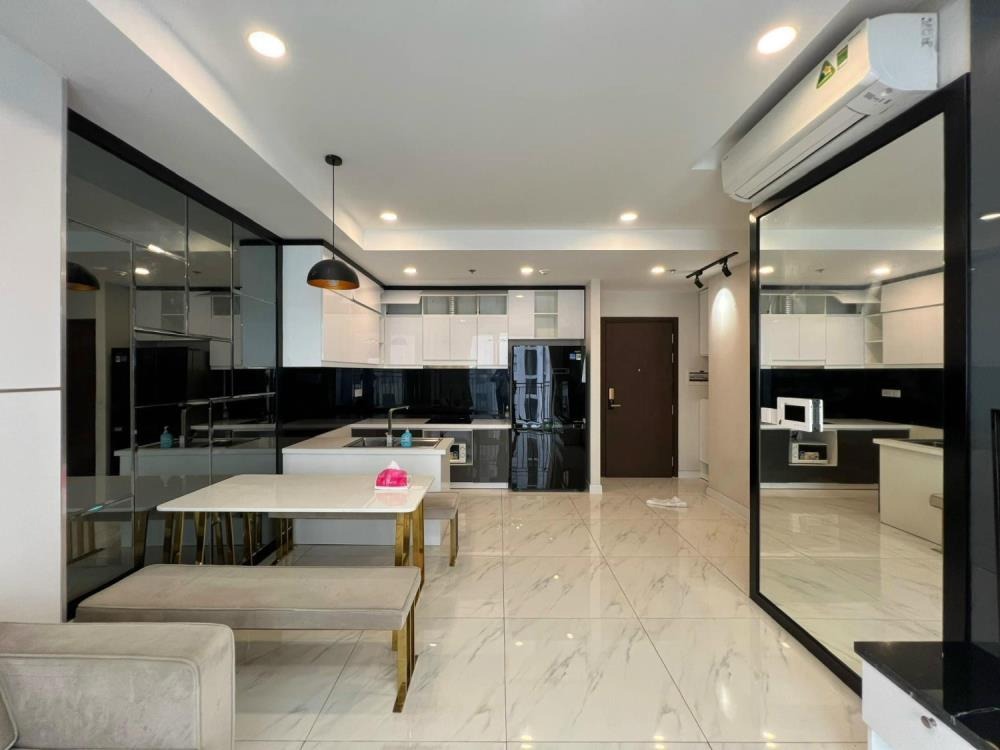Căn Hộ 2PN, Nội Thất Cao Cấp, Vị Trí Đắc Địa Gần Sân Bay - Giá 1.56 Tỷ